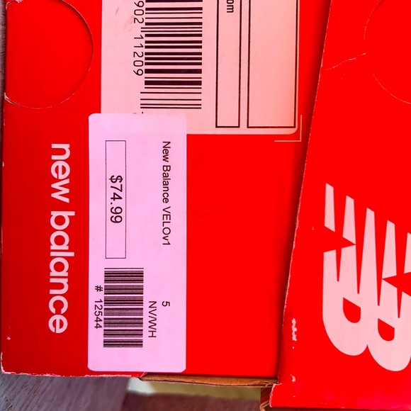 New Balance Sneakers (size 5) - Picture 13 of 13